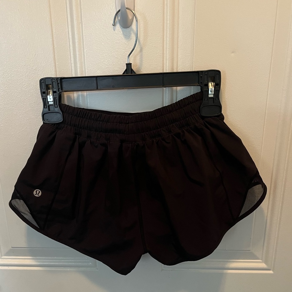 Lululemon Hotty Hot Low-Rise lined shorts 2.5”
